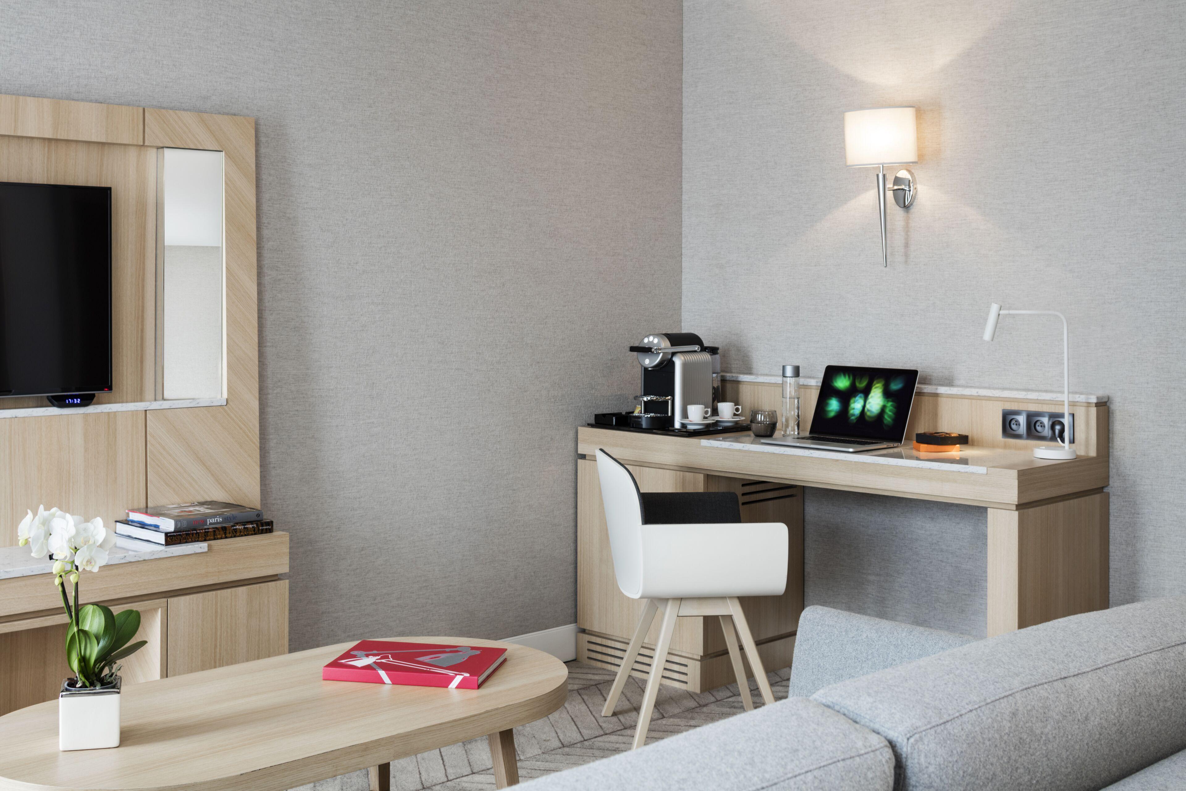 Louvre Saint-honore 4*