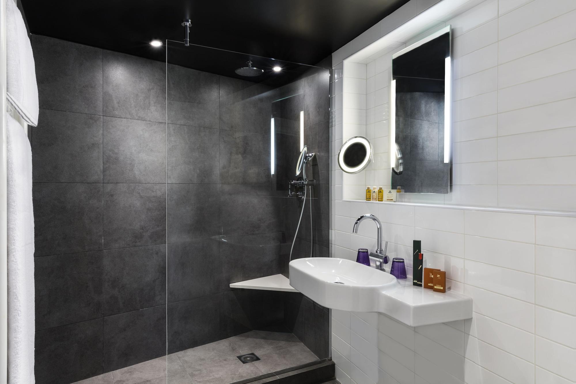 Louvre Saint-honore 4*